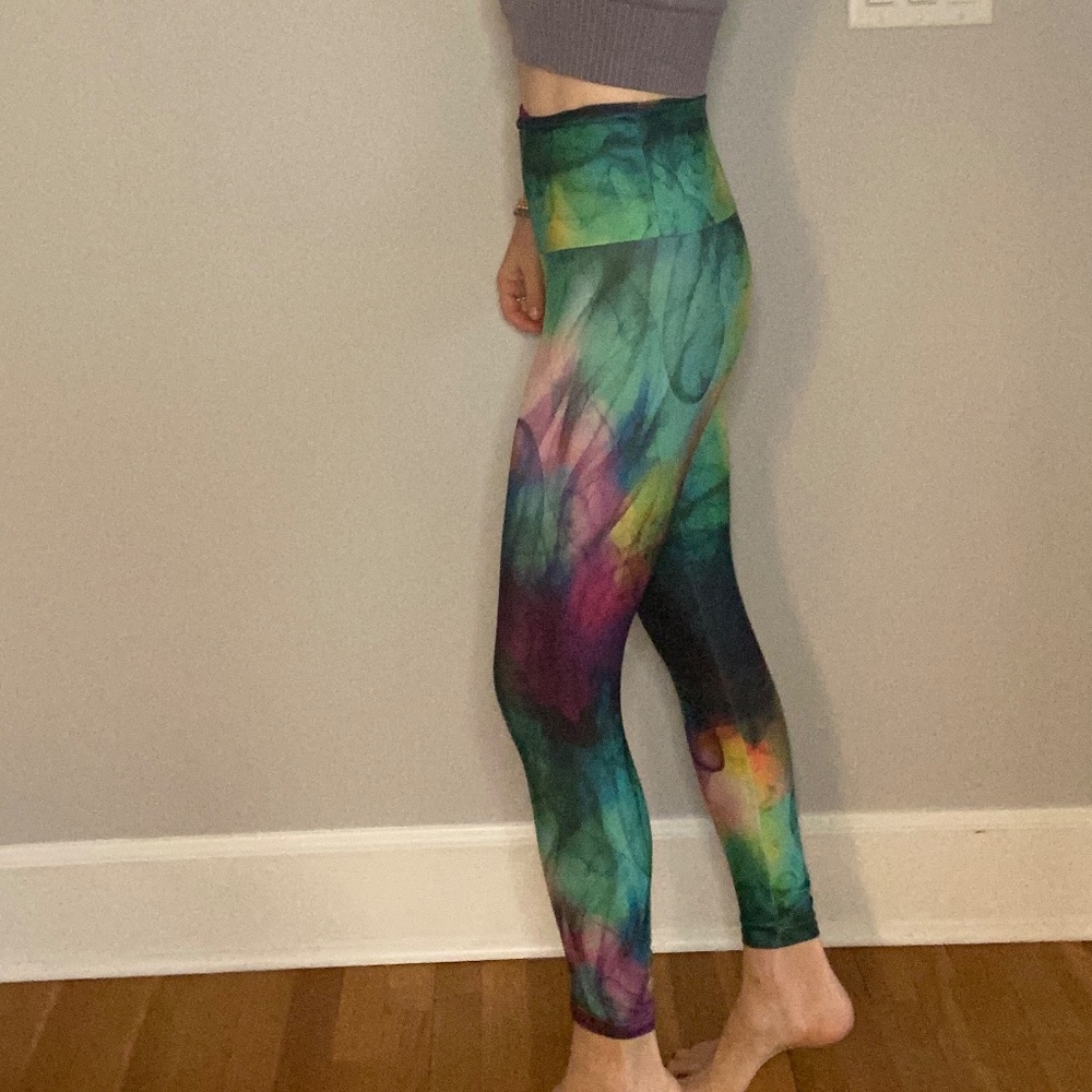 Onzie legging in gorgeous abstract print XS